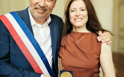 Débora Waldman reçoit la médaille de la Ville d’Avignon